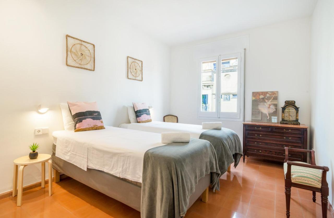 New Top Floor Apt With A Lot Of Light & Aircon ชีโรนา ภายนอก รูปภาพ