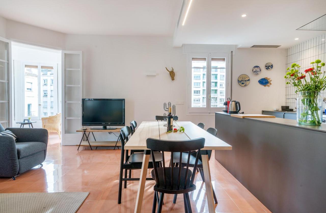 New Top Floor Apt With A Lot Of Light & Aircon ชีโรนา ภายนอก รูปภาพ