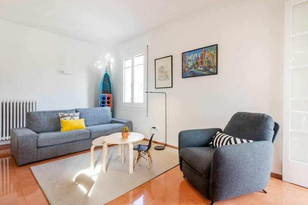 New Top Floor Apt With A Lot Of Light & Aircon ชีโรนา ภายนอก รูปภาพ