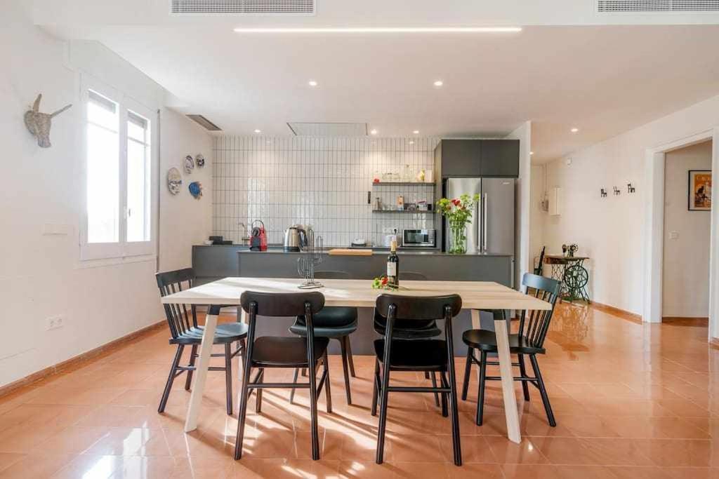New Top Floor Apt With A Lot Of Light & Aircon ชีโรนา ภายนอก รูปภาพ