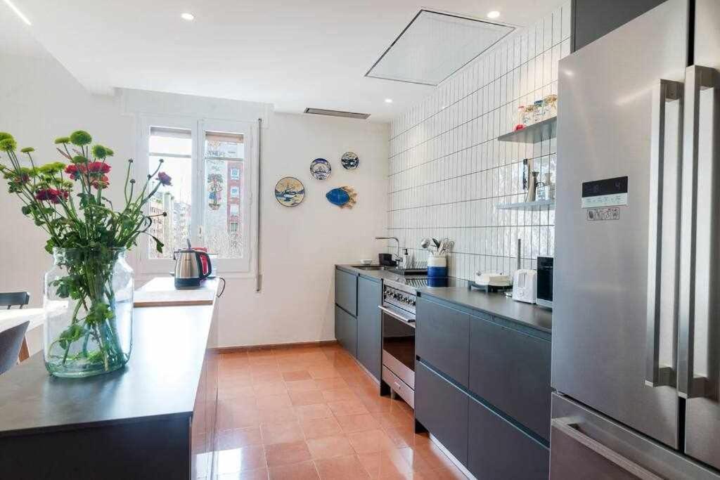 New Top Floor Apt With A Lot Of Light & Aircon ชีโรนา ภายนอก รูปภาพ