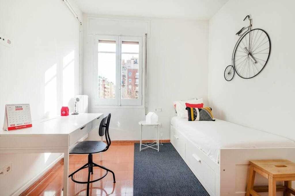 New Top Floor Apt With A Lot Of Light & Aircon ชีโรนา ภายนอก รูปภาพ