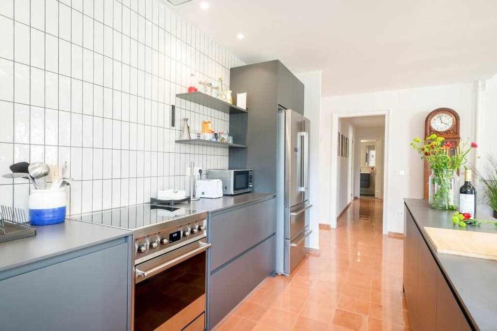 New Top Floor Apt With A Lot Of Light & Aircon ชีโรนา ภายนอก รูปภาพ