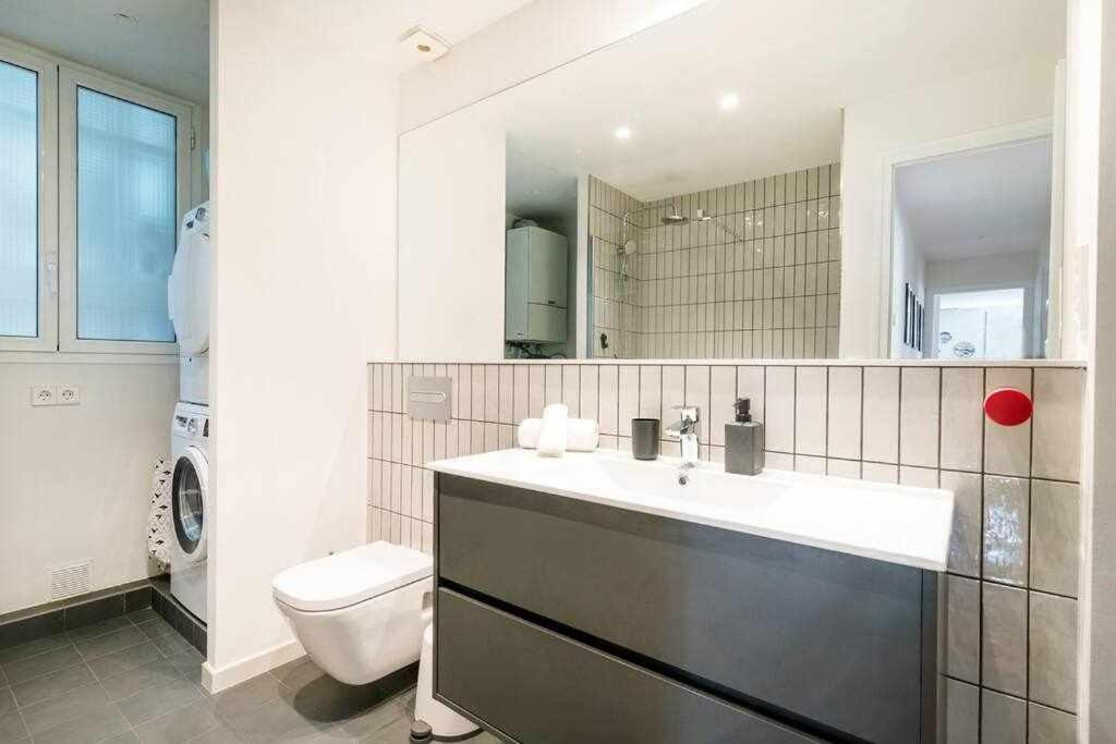 New Top Floor Apt With A Lot Of Light & Aircon ชีโรนา ภายนอก รูปภาพ