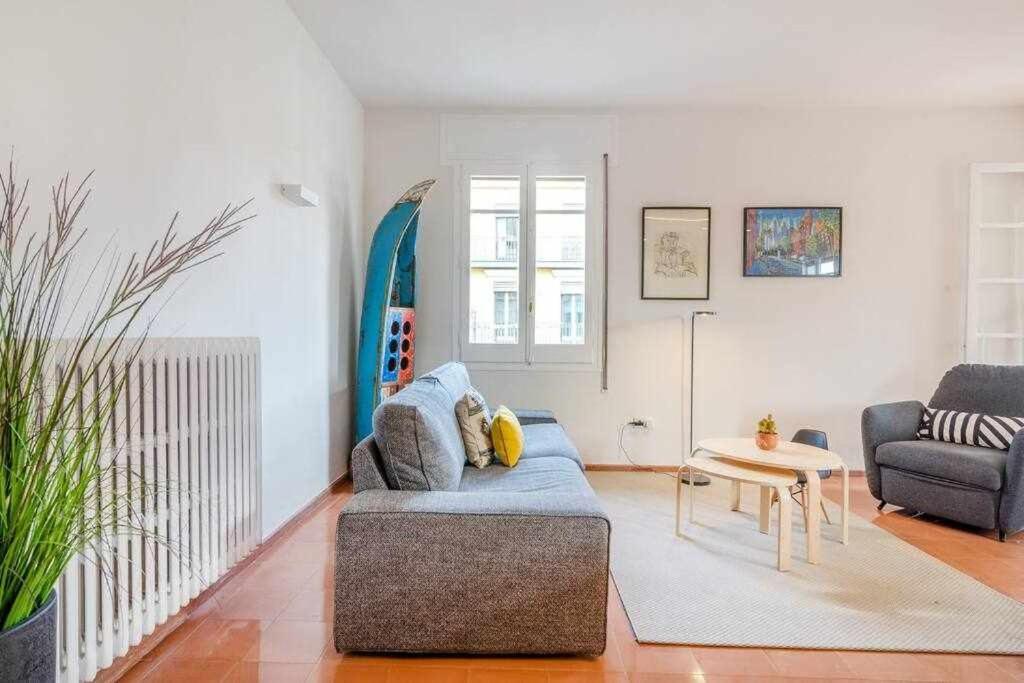 New Top Floor Apt With A Lot Of Light & Aircon ชีโรนา ภายนอก รูปภาพ