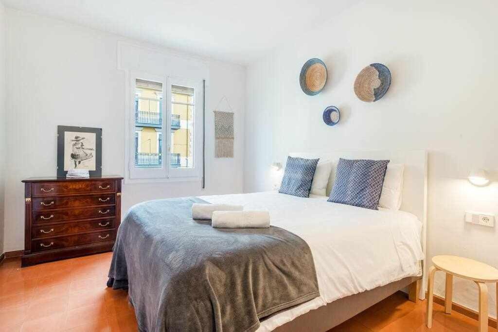 New Top Floor Apt With A Lot Of Light & Aircon ชีโรนา ภายนอก รูปภาพ