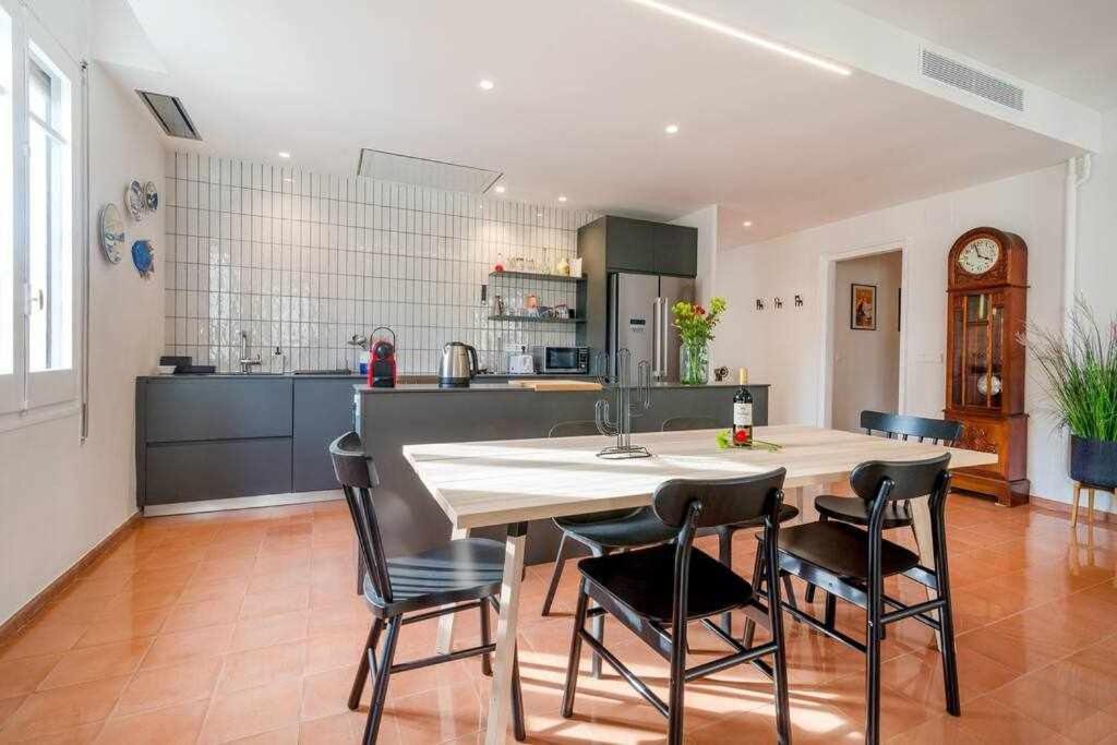 New Top Floor Apt With A Lot Of Light & Aircon ชีโรนา ภายนอก รูปภาพ